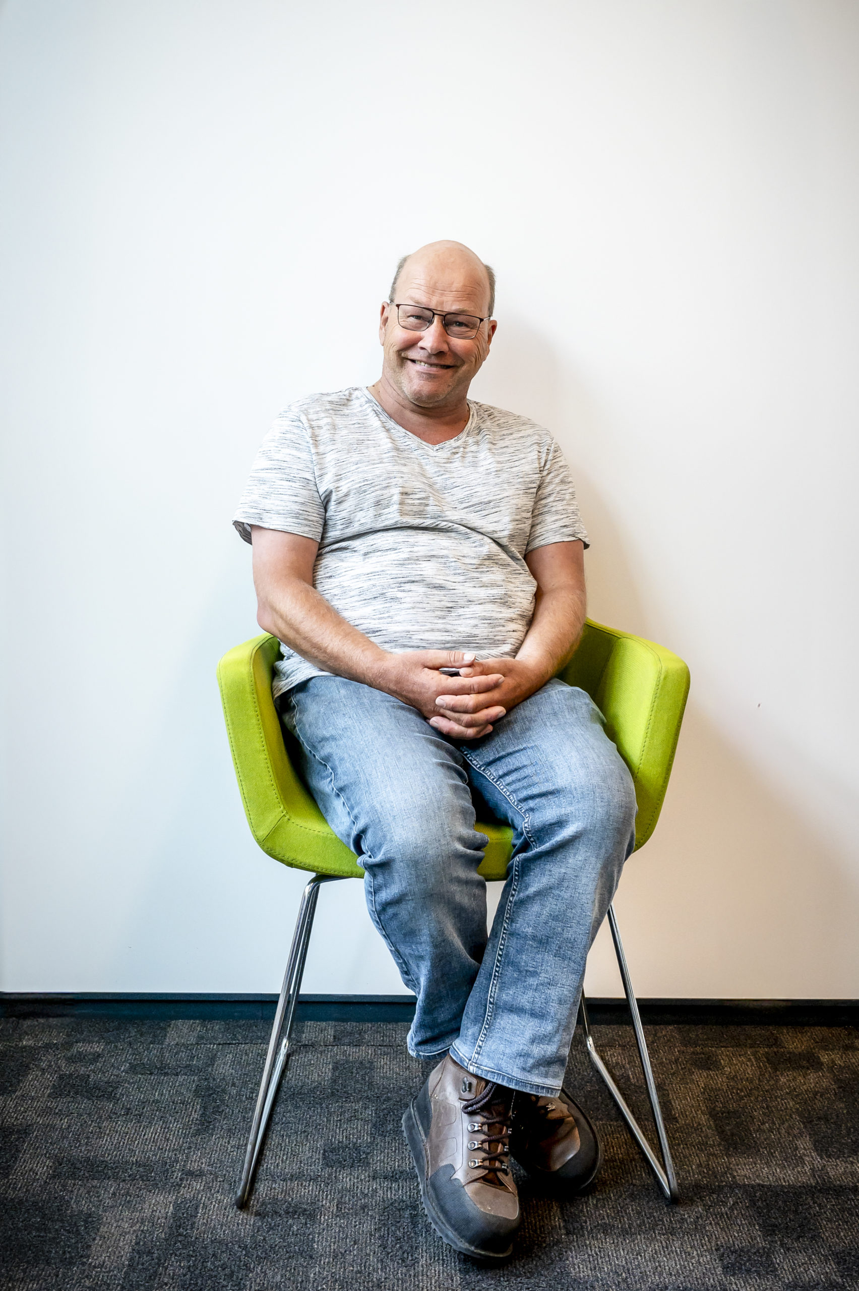 Stoelfoto Rene definitief scaled